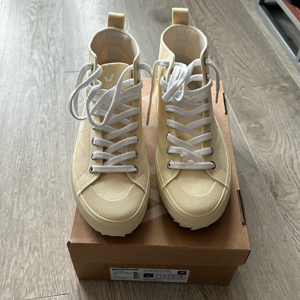 Veja Nova High Top Butter/White/Butter sole